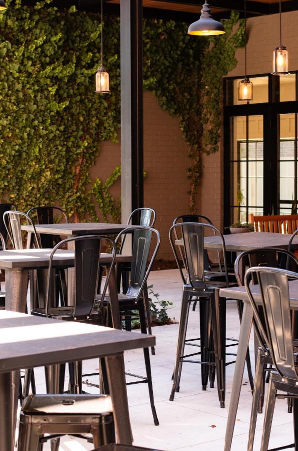 Meeting House Boutique Hotel Falls Church Exterior photo